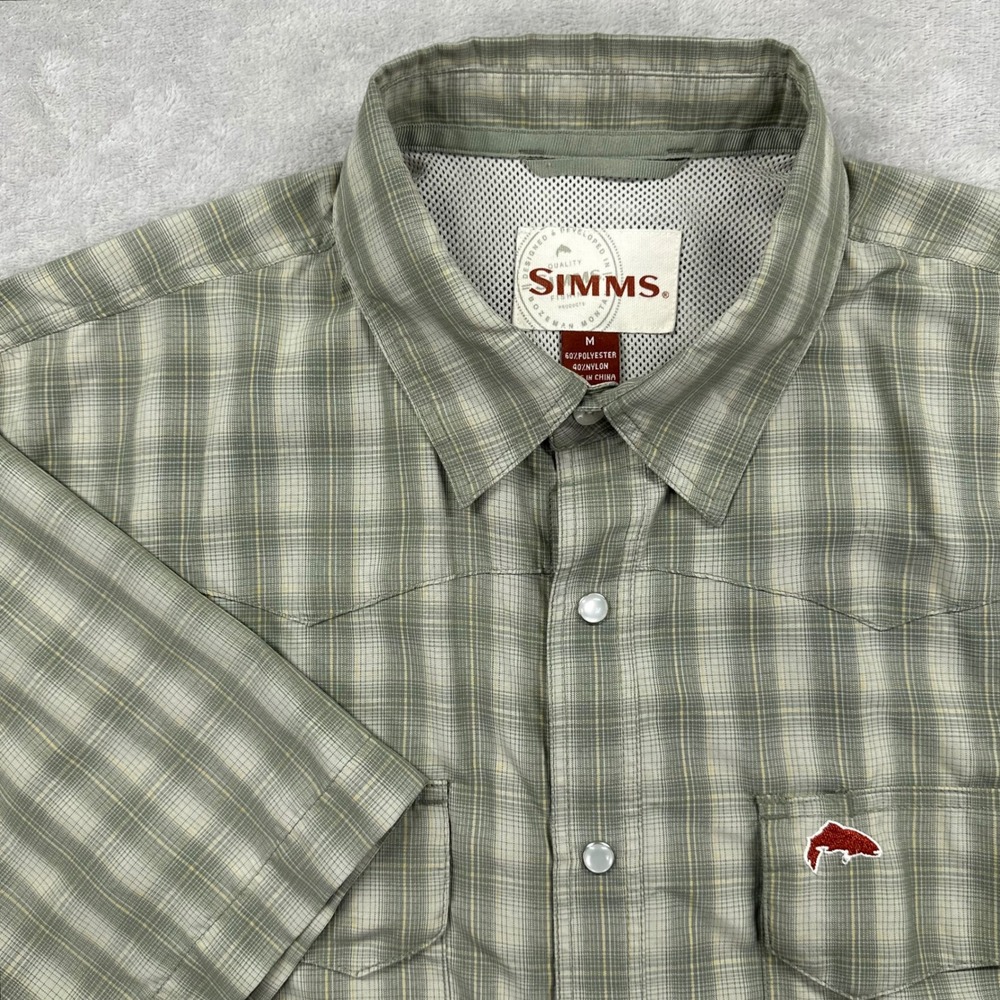 Simms Fishing Shirt Mens M Green Plaid Short Sleeve Pearl Snap Vented Western